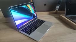 Apple Macbook Pro 13 2018 A1989 image 2