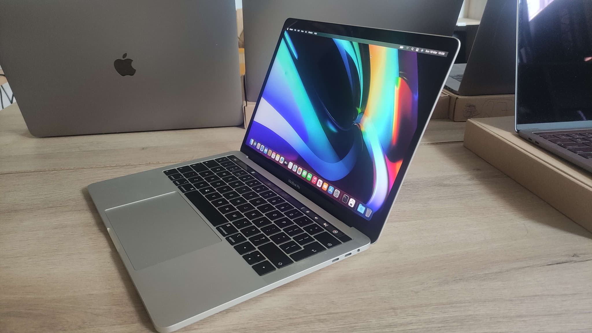 Apple Macbook Pro 13 2018 A1989 image 3
