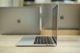 Apple Macbook Pro A1989 2019 image 4