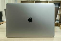 Apple Macbook Pro A1707 2017 image 10