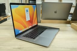 Apple Macbook Pro A1707 2017 image 1