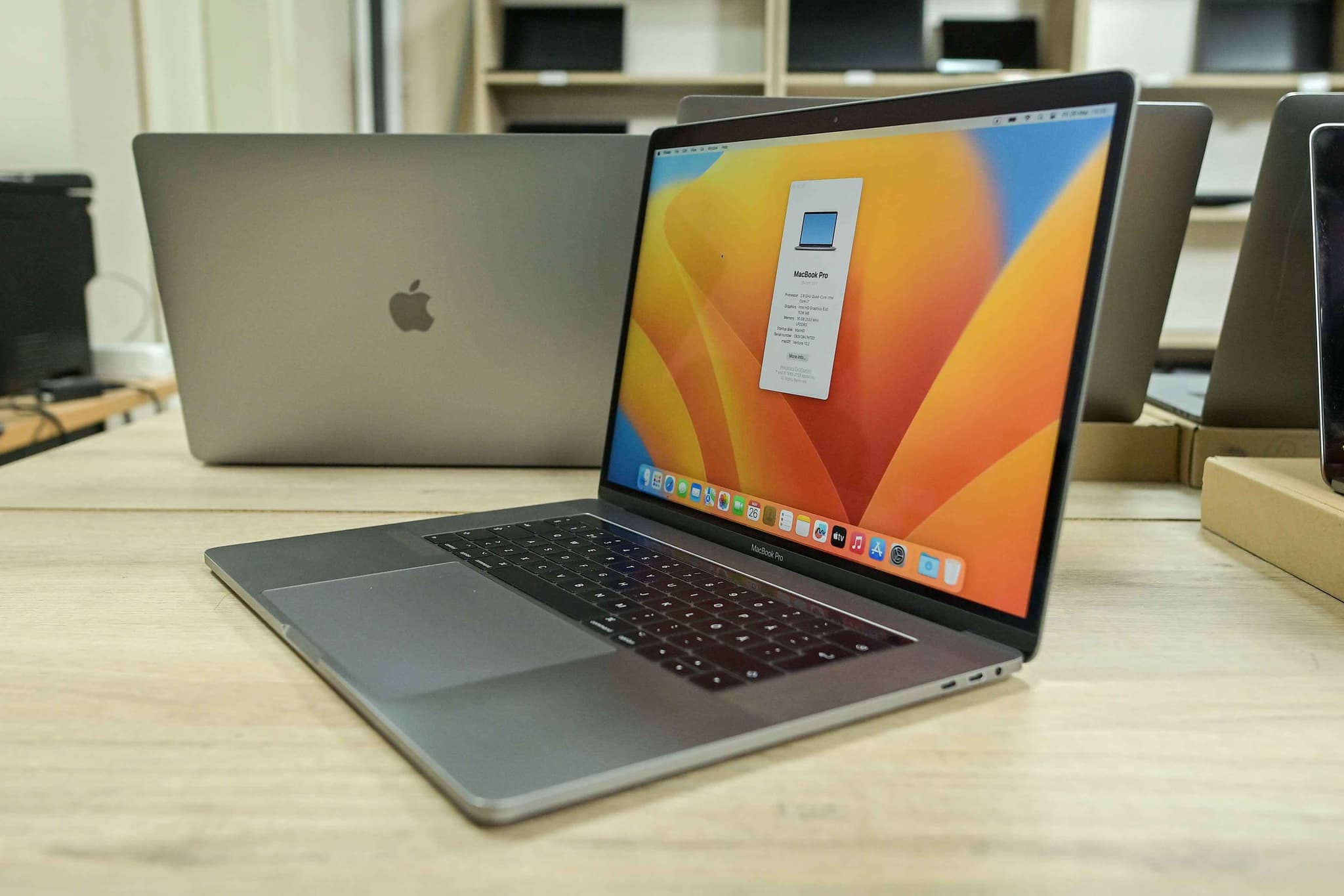 Apple Macbook Pro A1707 2017 image 3