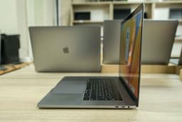 Apple Macbook Pro A1707 2017 image 4