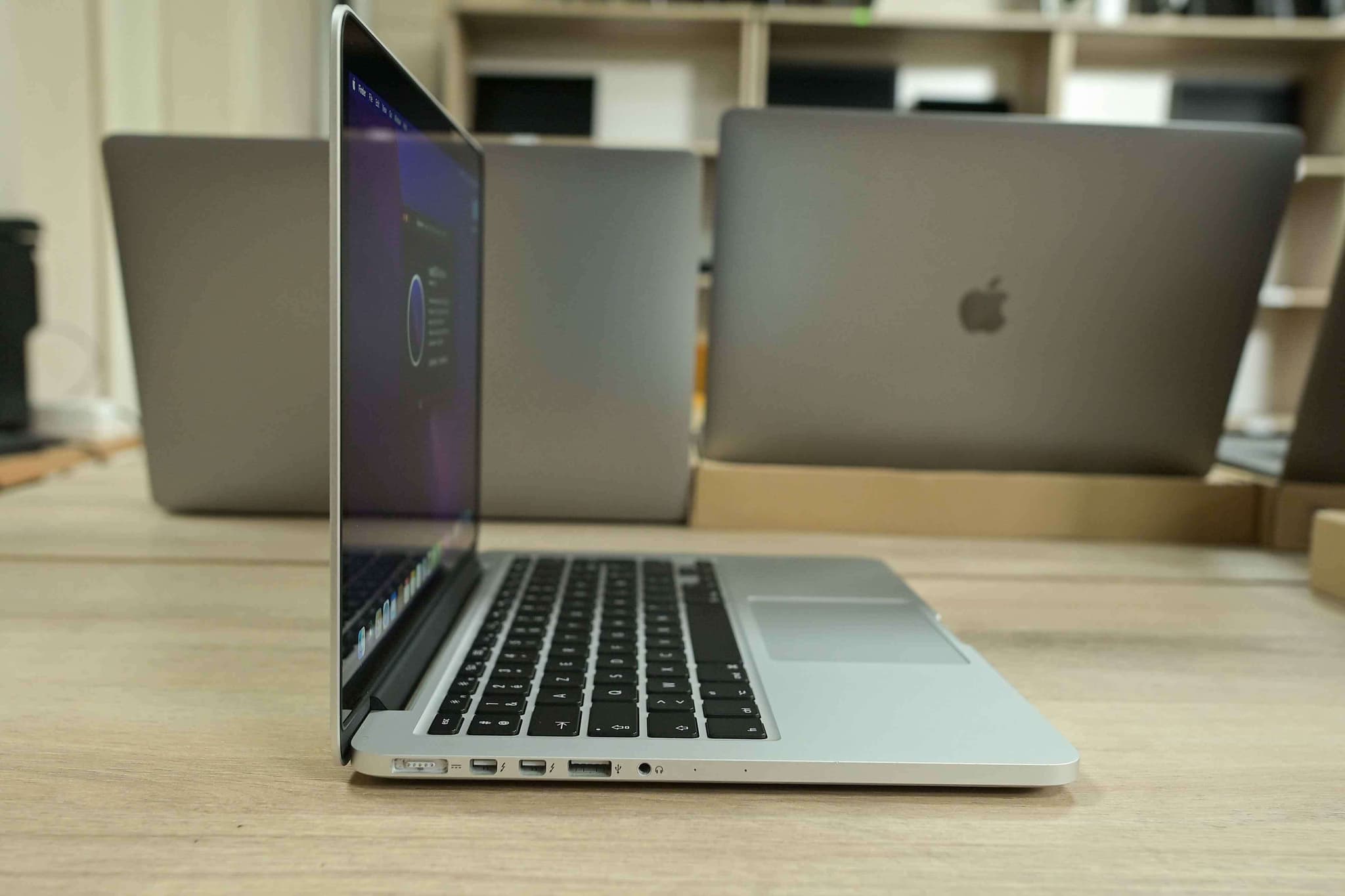 Apple Macbook Pro A1502 2015 image 2