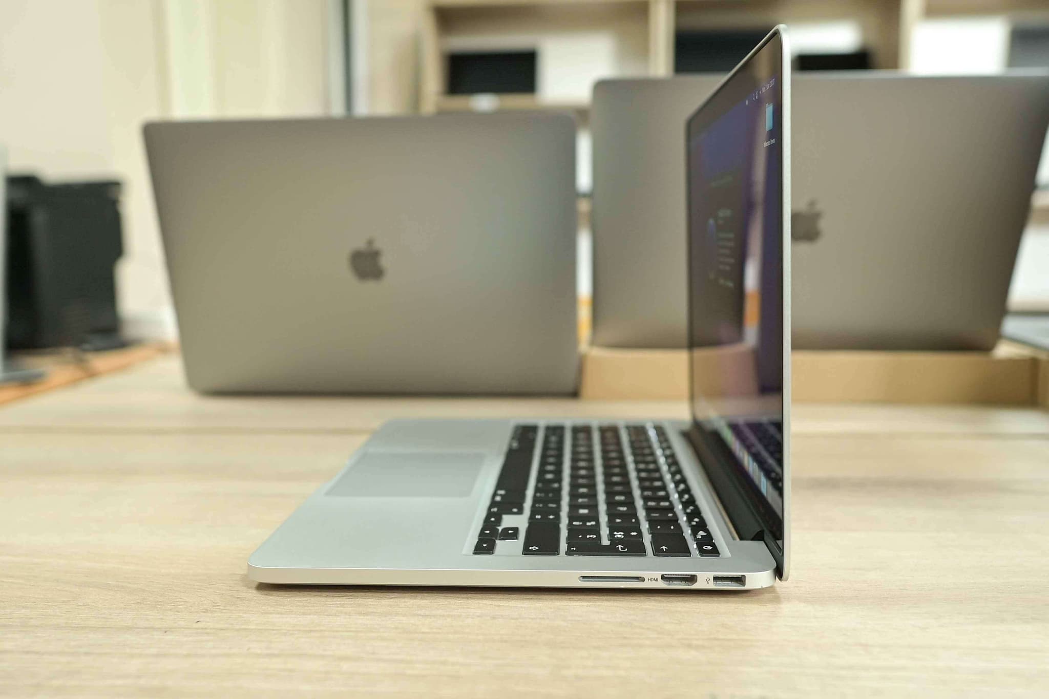 Apple Macbook Pro A1502 2015 image 4