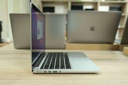 Apple Macbook Pro A1502 2015 image 2