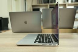 Apple Macbook Pro A1502 2015 image 3