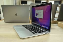 Apple Macbook Pro A1502 2015 image 4