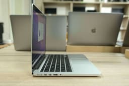 Apple Macbook Pro A1502 2015 image 2