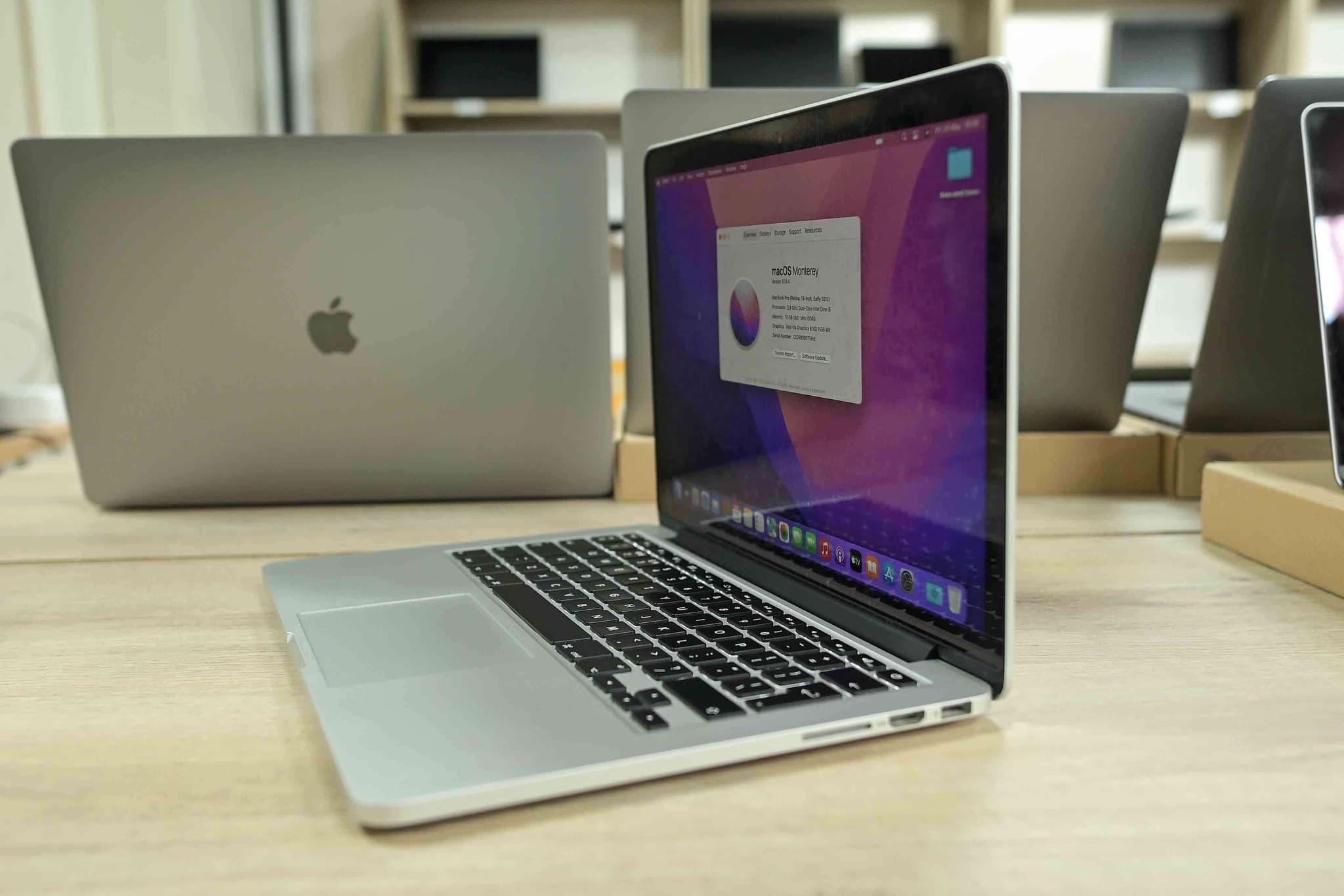 Apple Macbook Pro A1502 2015 image 4