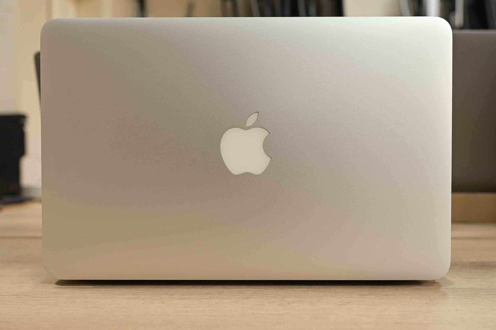 Apple Macbook Pro A1465 2015 image 10