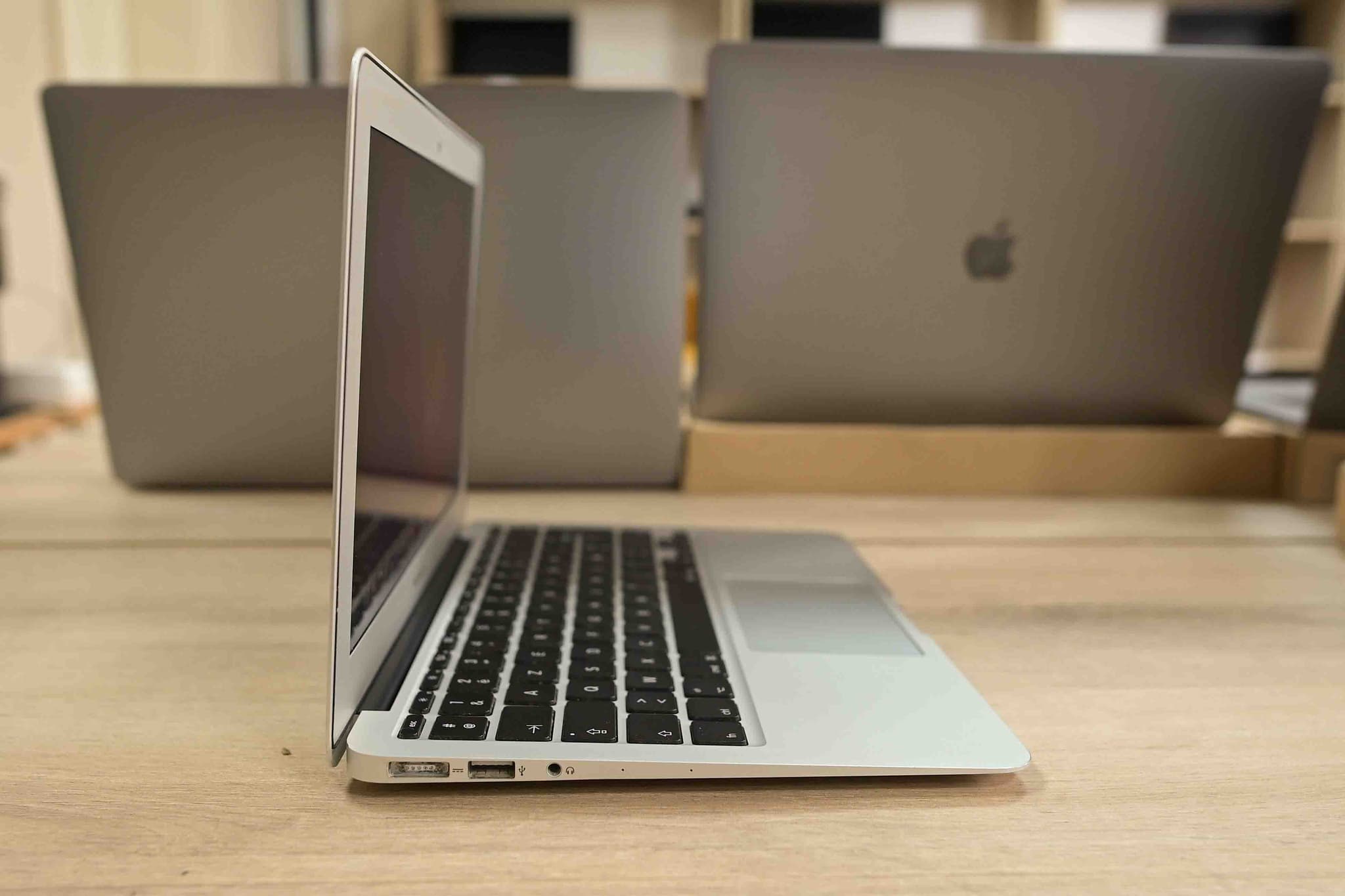Apple Macbook Pro A1465 2015 image 2