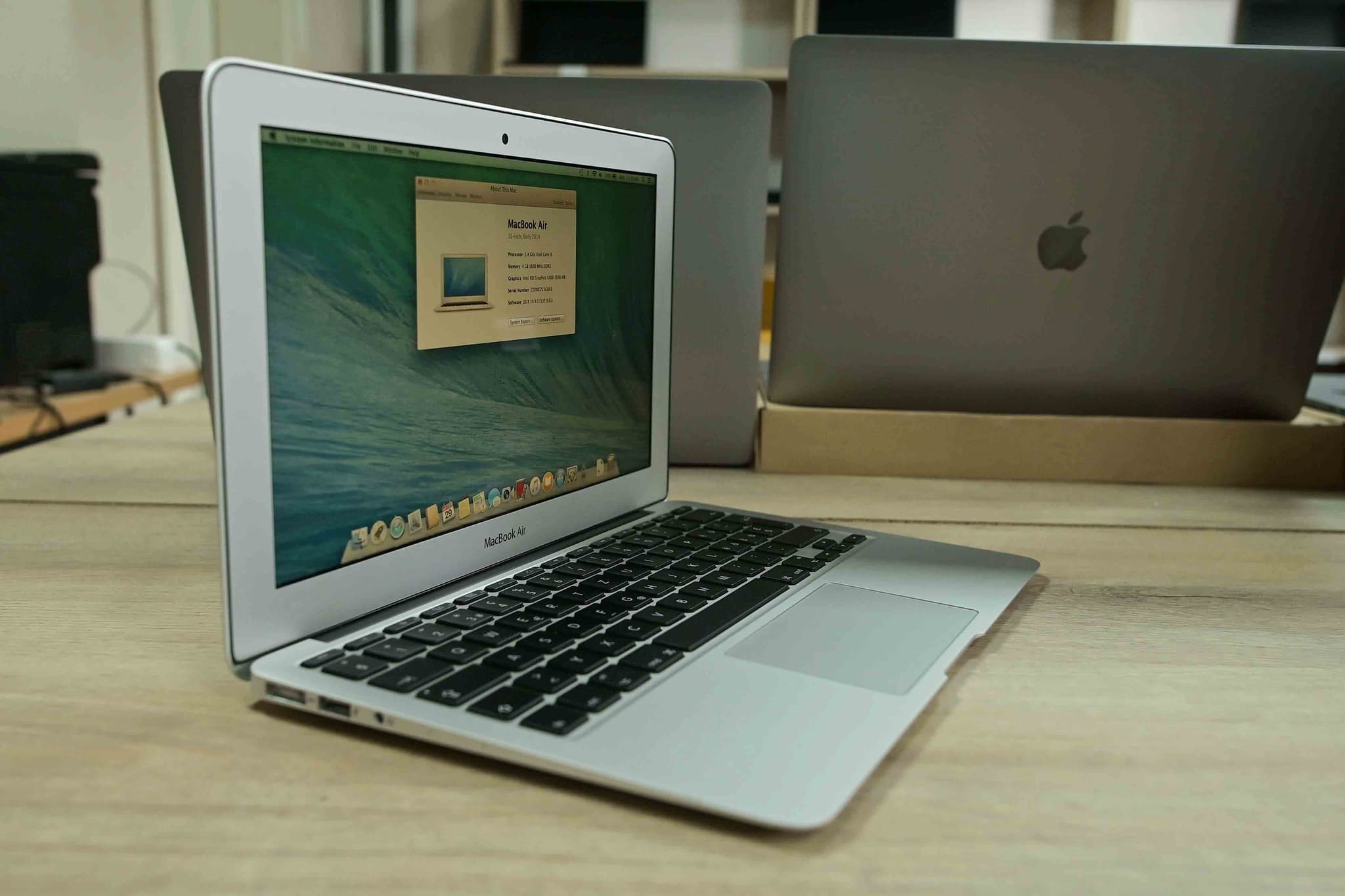 Apple Macbook Pro A1465 2014 image 1