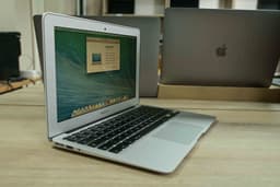 Apple Macbook Pro A1465 2014 image 1