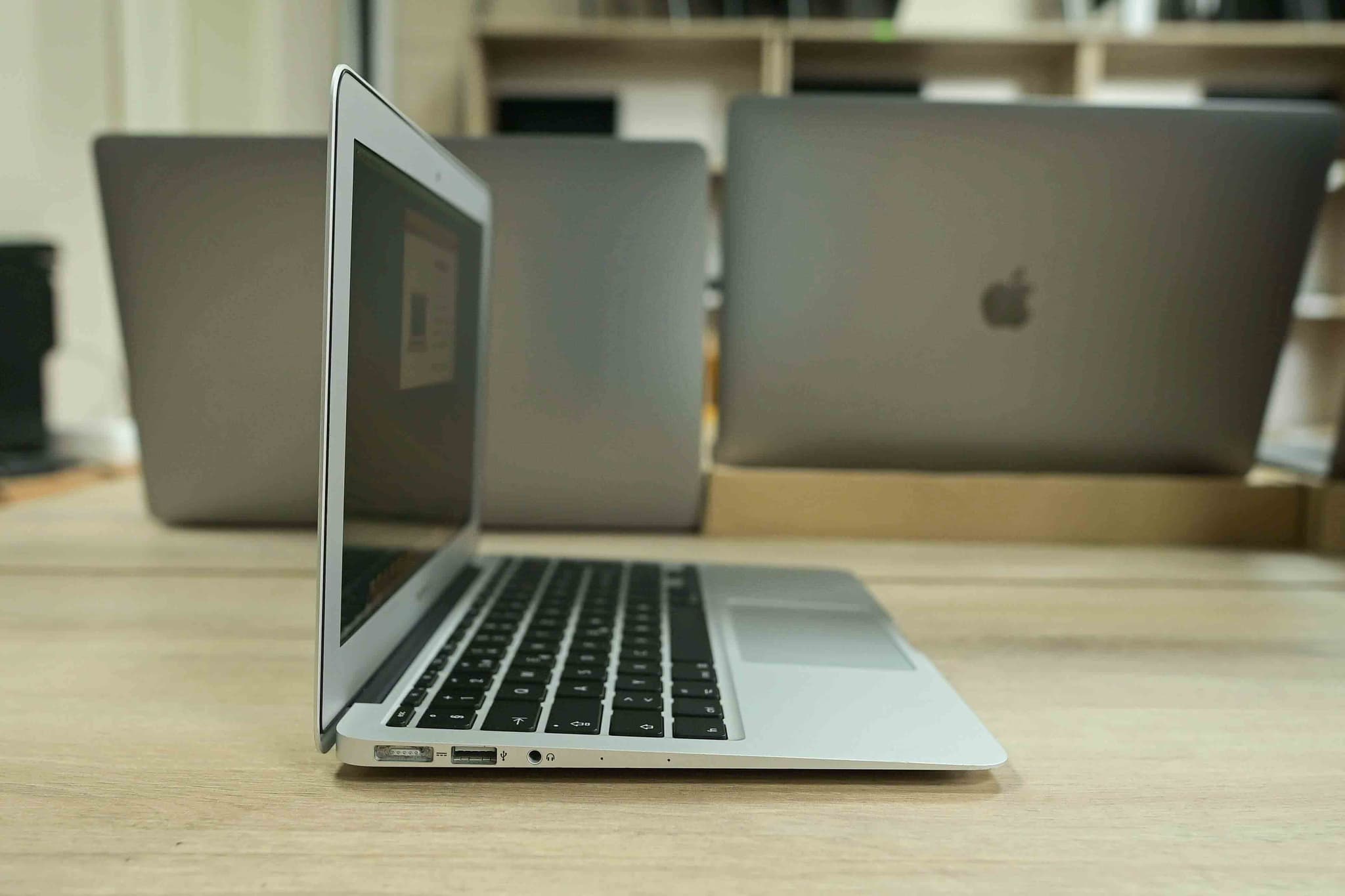 Apple Macbook Pro A1465 2014 image 2