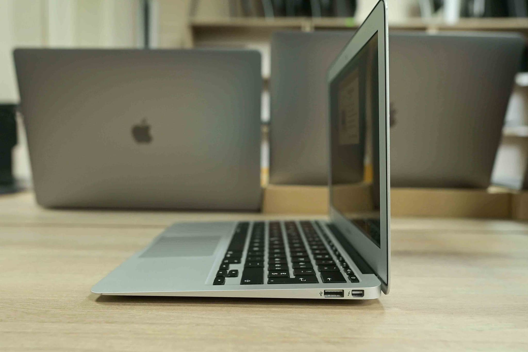 Apple Macbook Pro A1465 2014 image 3