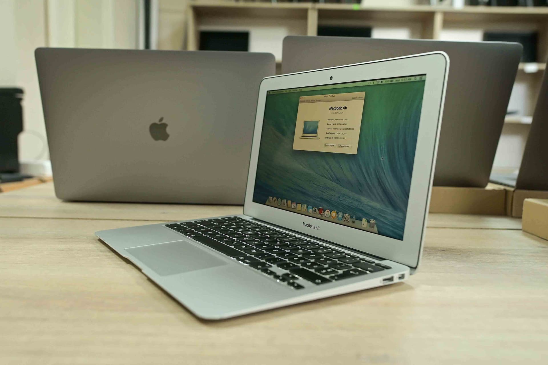 Apple Macbook Pro A1465 2014 image 4