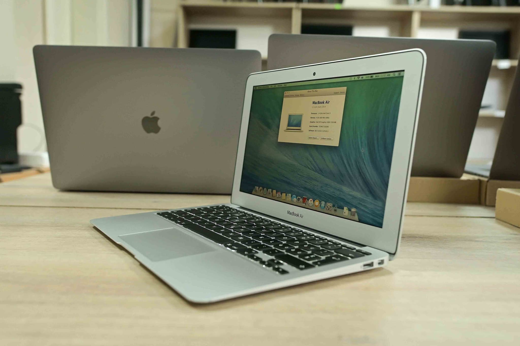 Apple Macbook Pro A1465 2014 image 4