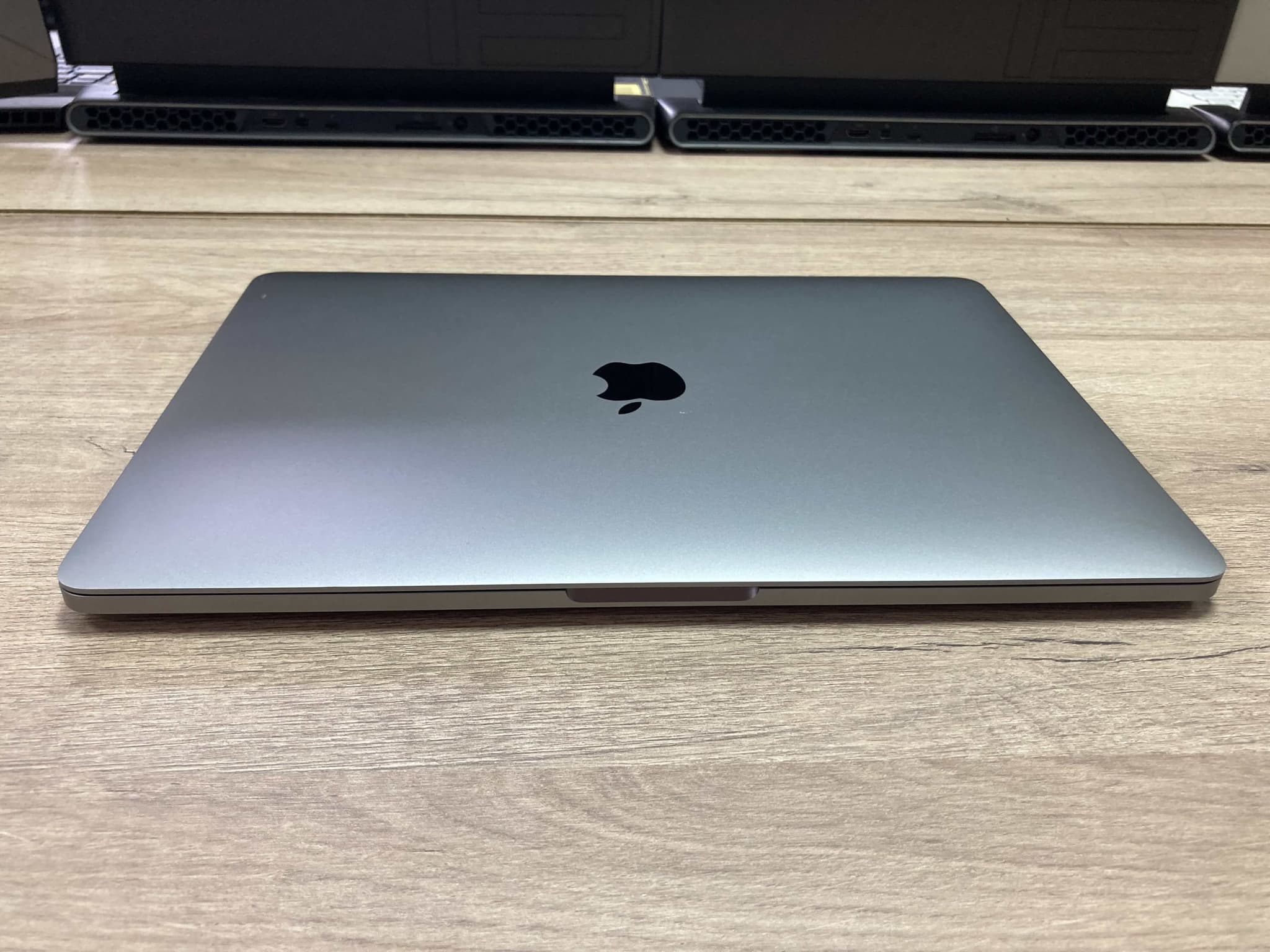Apple Macbook Pro 13 2018 A1989 image 2