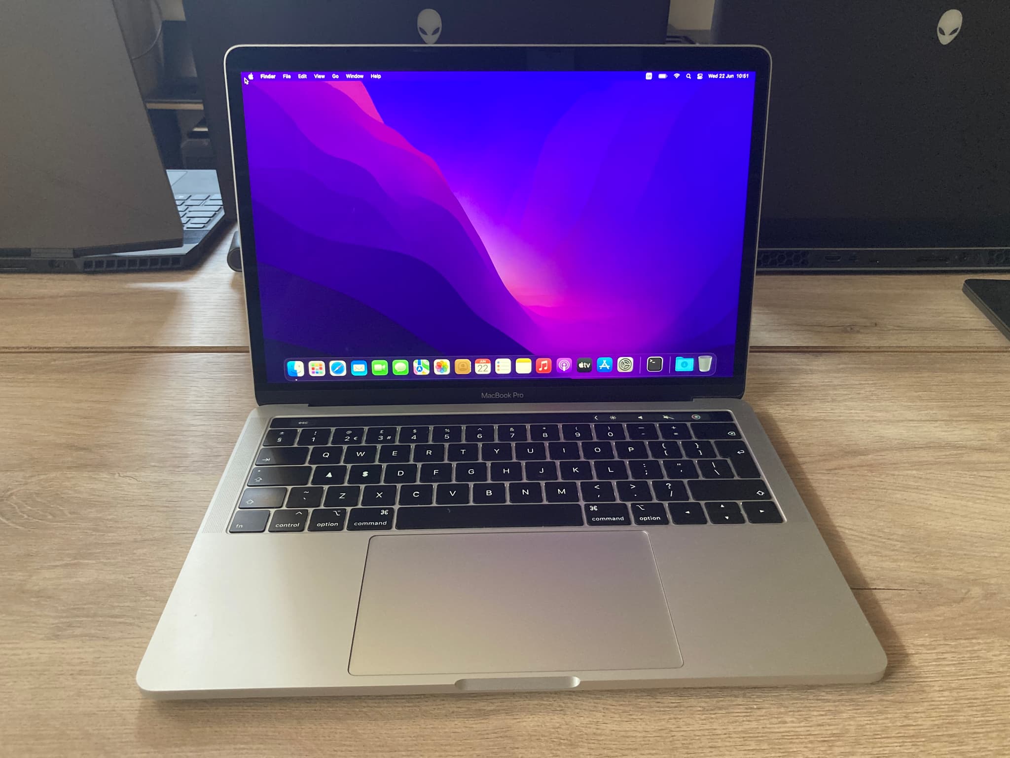 Apple Macbook Pro 13 2018 A1989 image 1