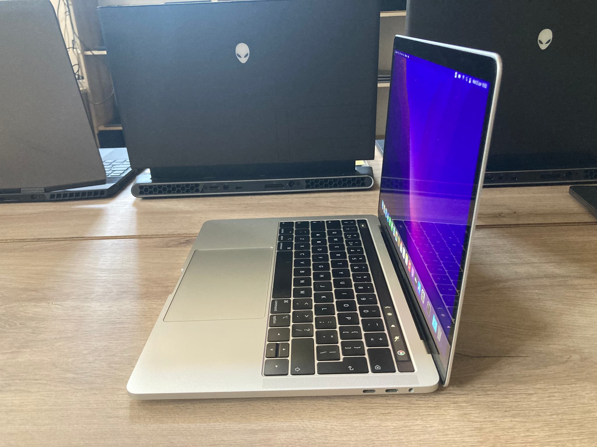 Apple Macbook Pro 13 2018 A1989 image 3