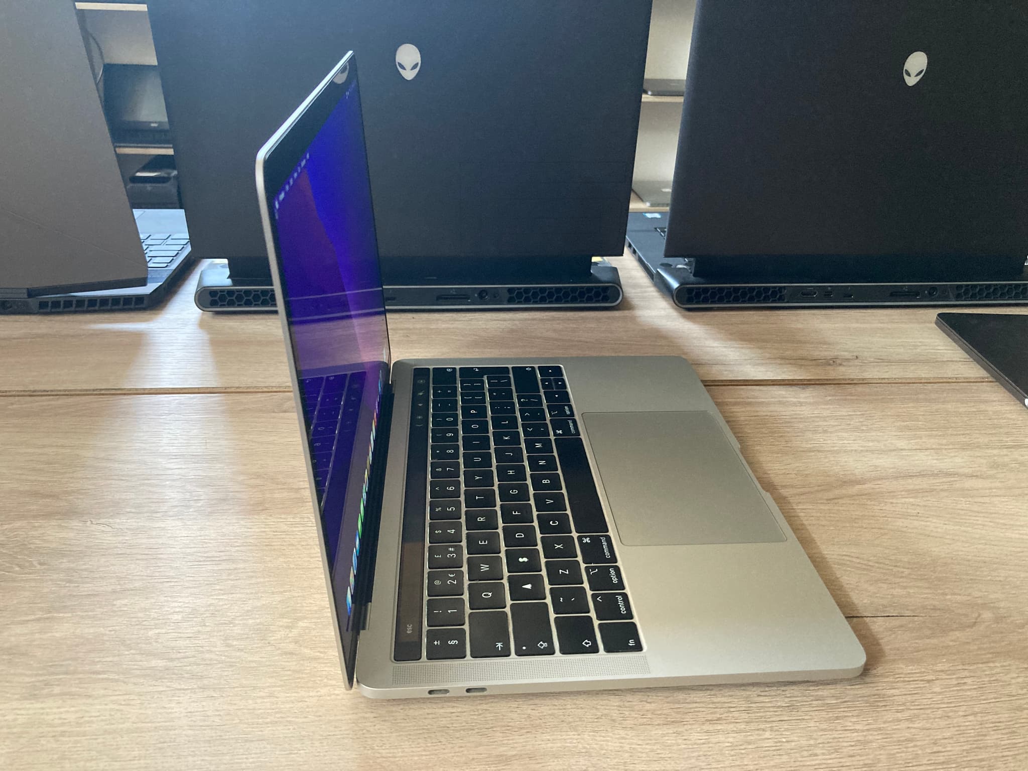 Apple Macbook Pro 13 2018 A1989 image 4