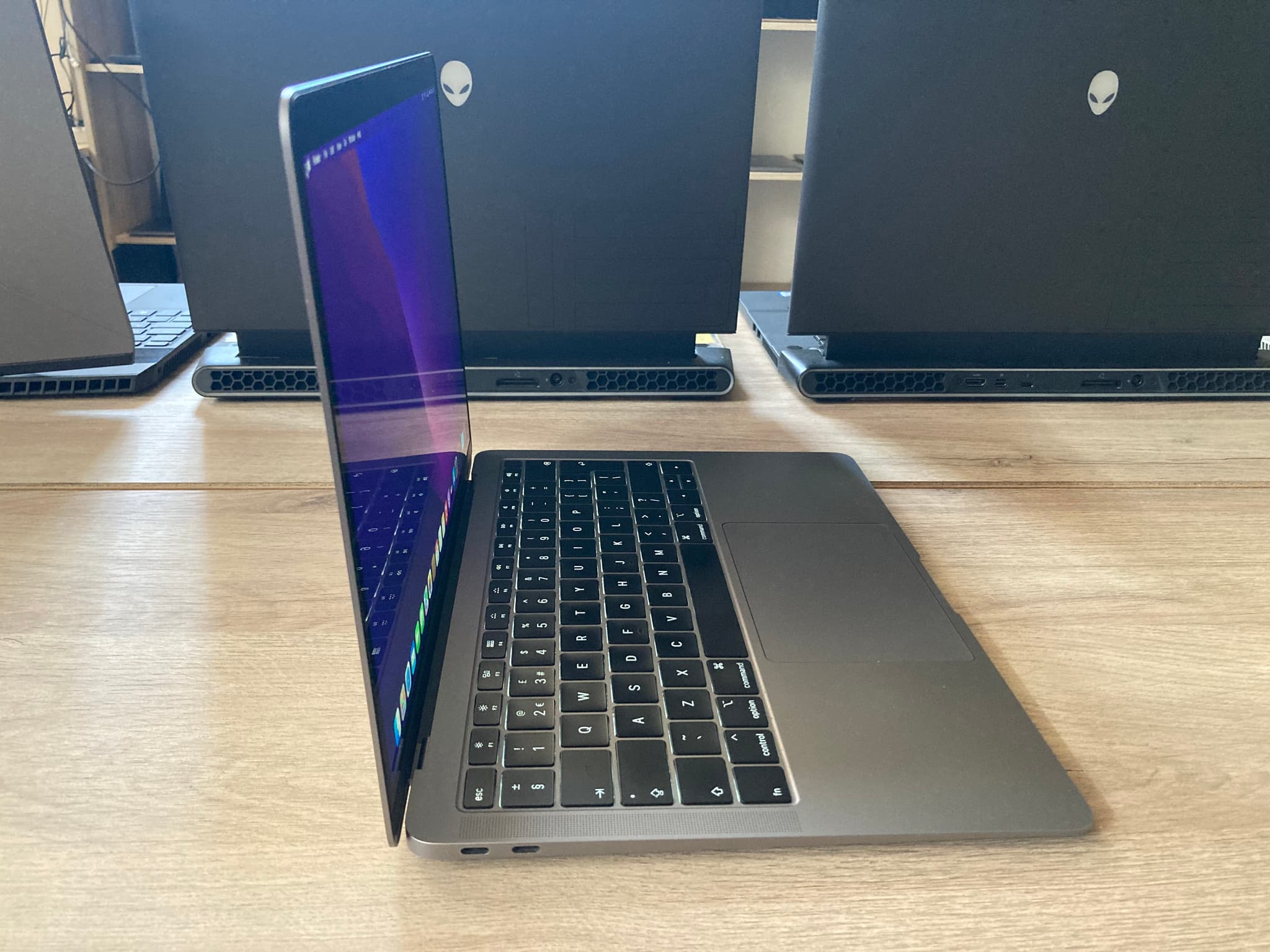 Apple Macbook Air 13 2019 A1932  image 4