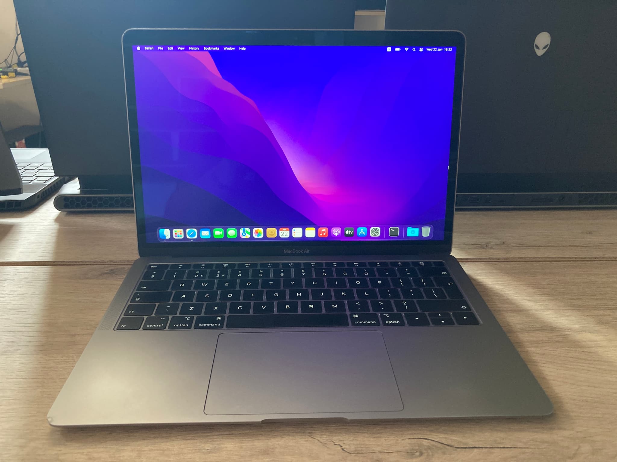Apple Macbook Air 13 2018 A1932 image 1