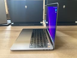 Apple Macbook Pro 13 2019 A1989  image 2