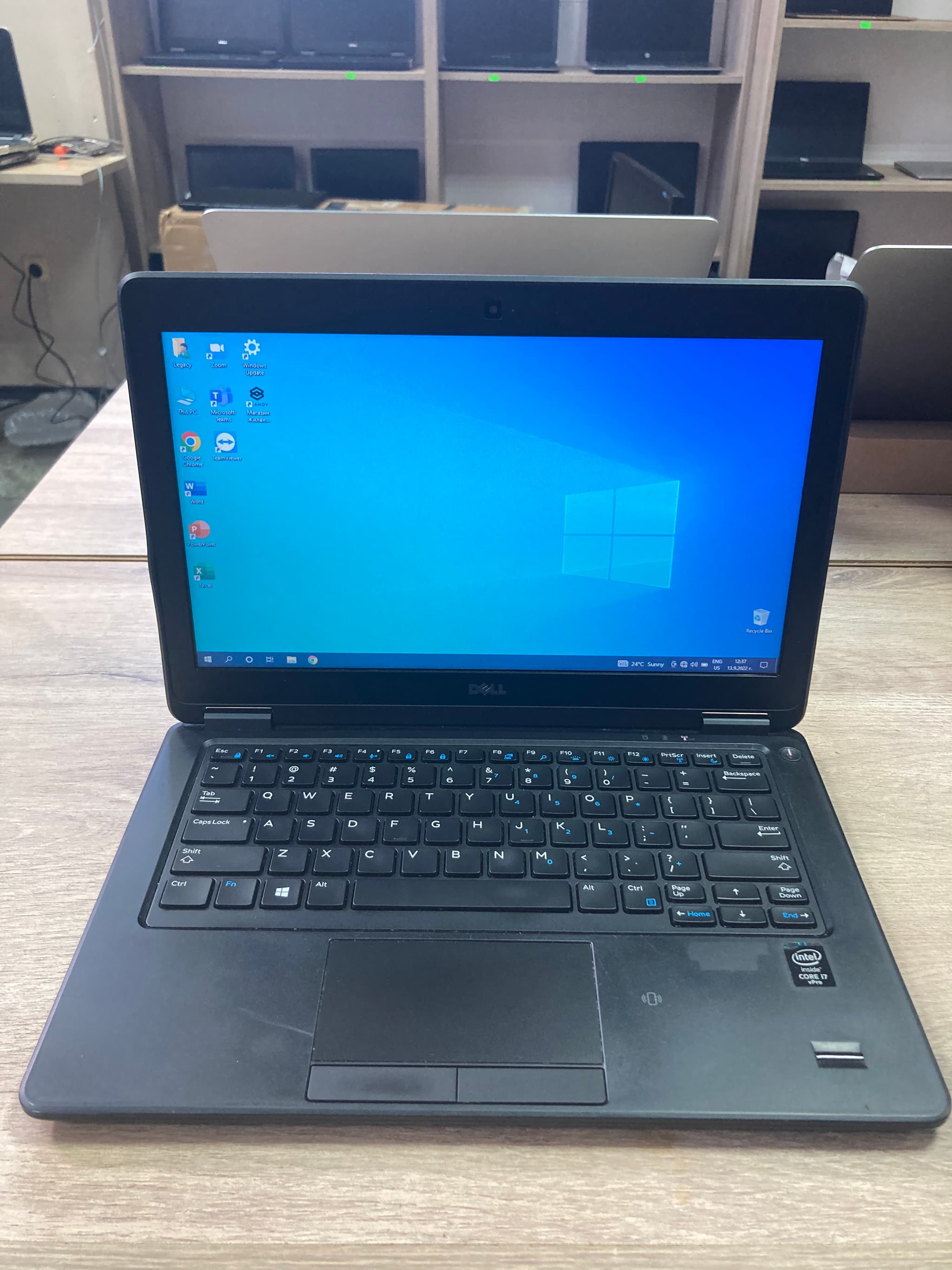 Dell Latitude E7250 image 1