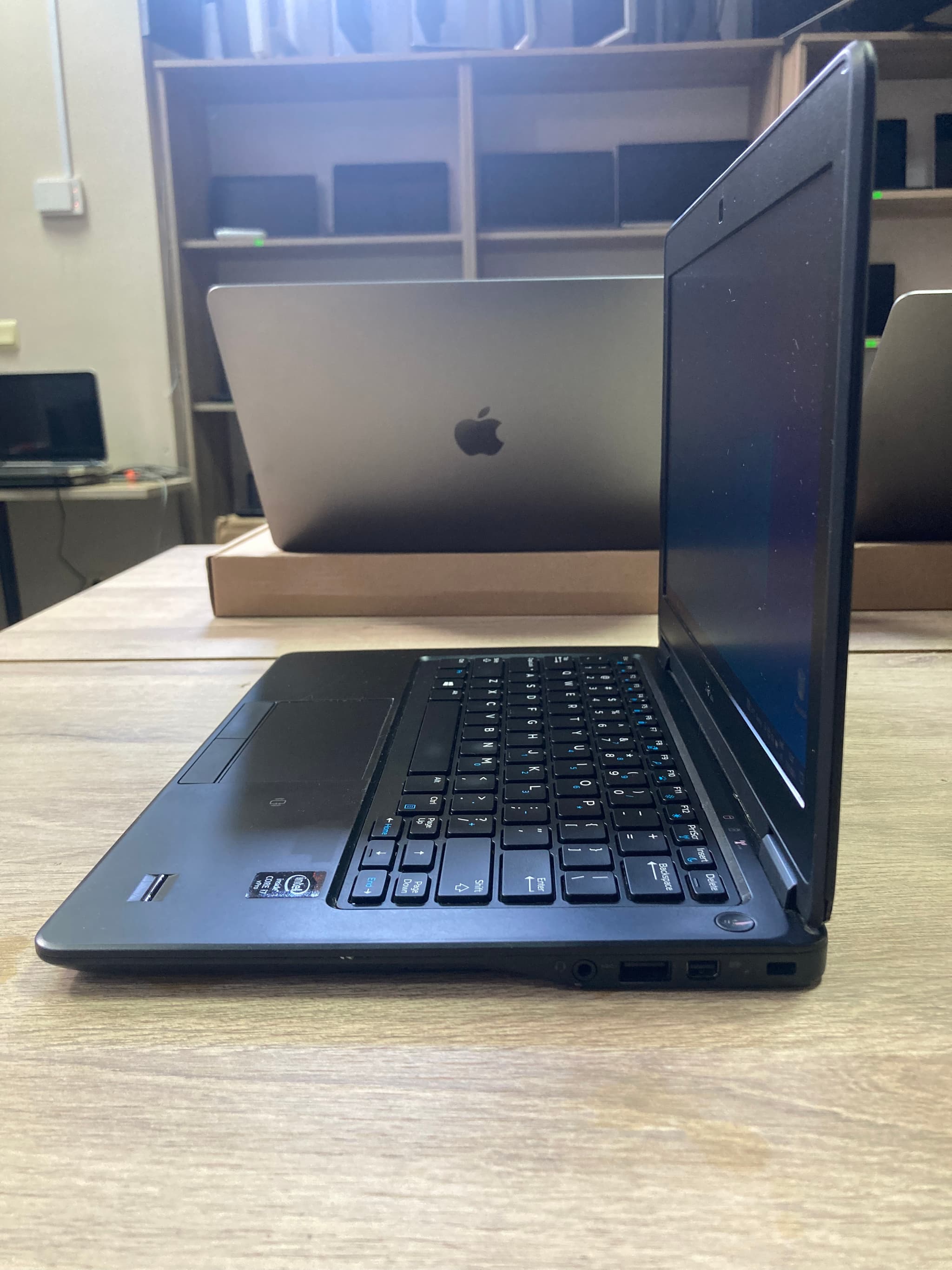 Dell Latitude E7250 image 3
