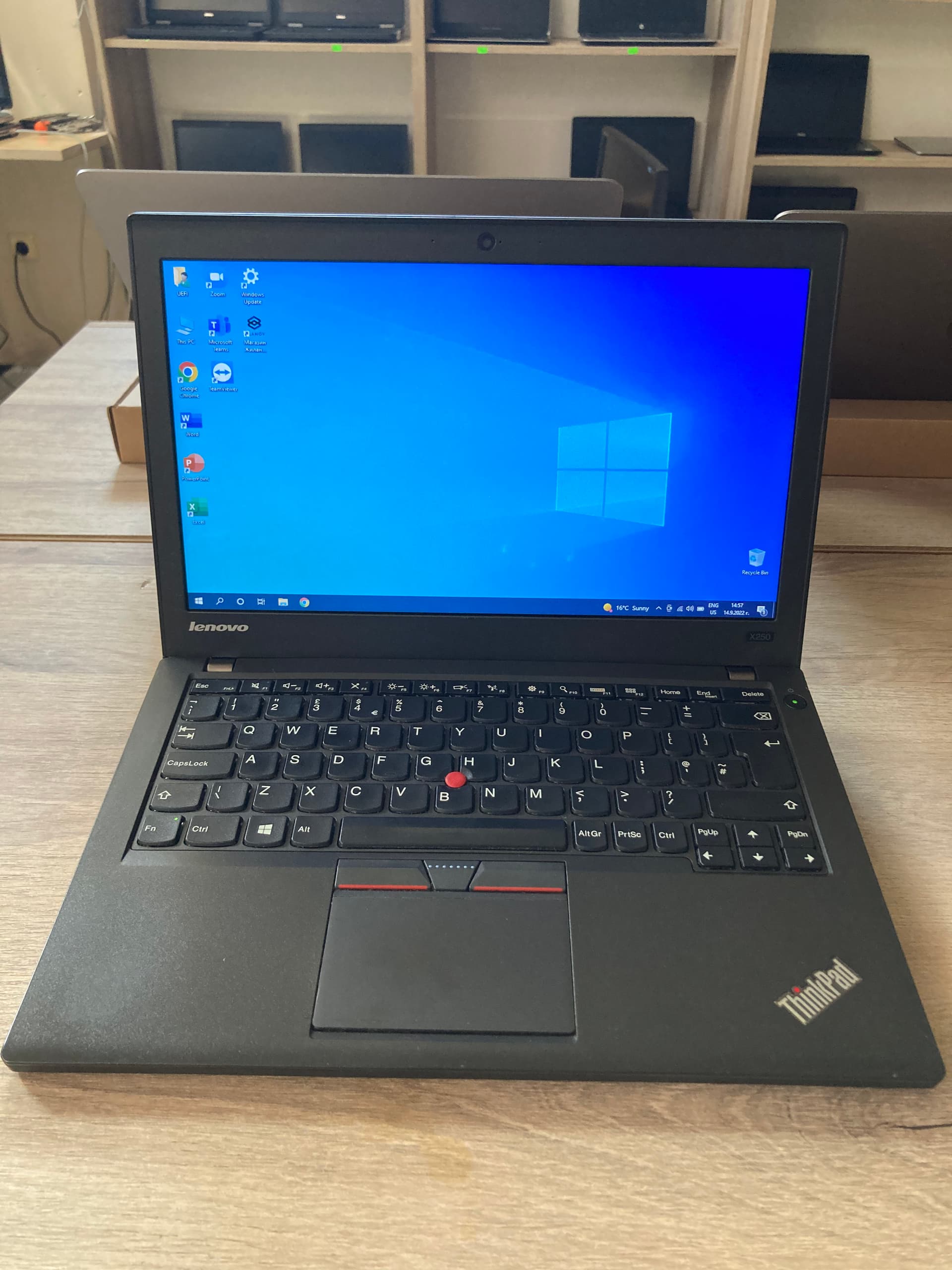 Lenovo ThinkPad X250 image 1