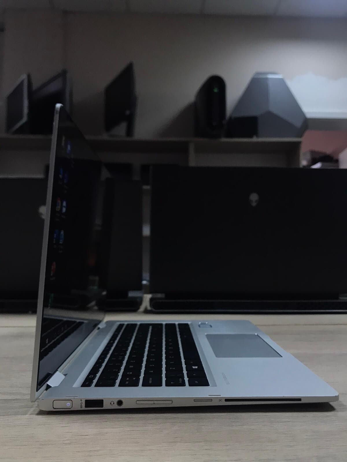 HP 1030 G2  image 2