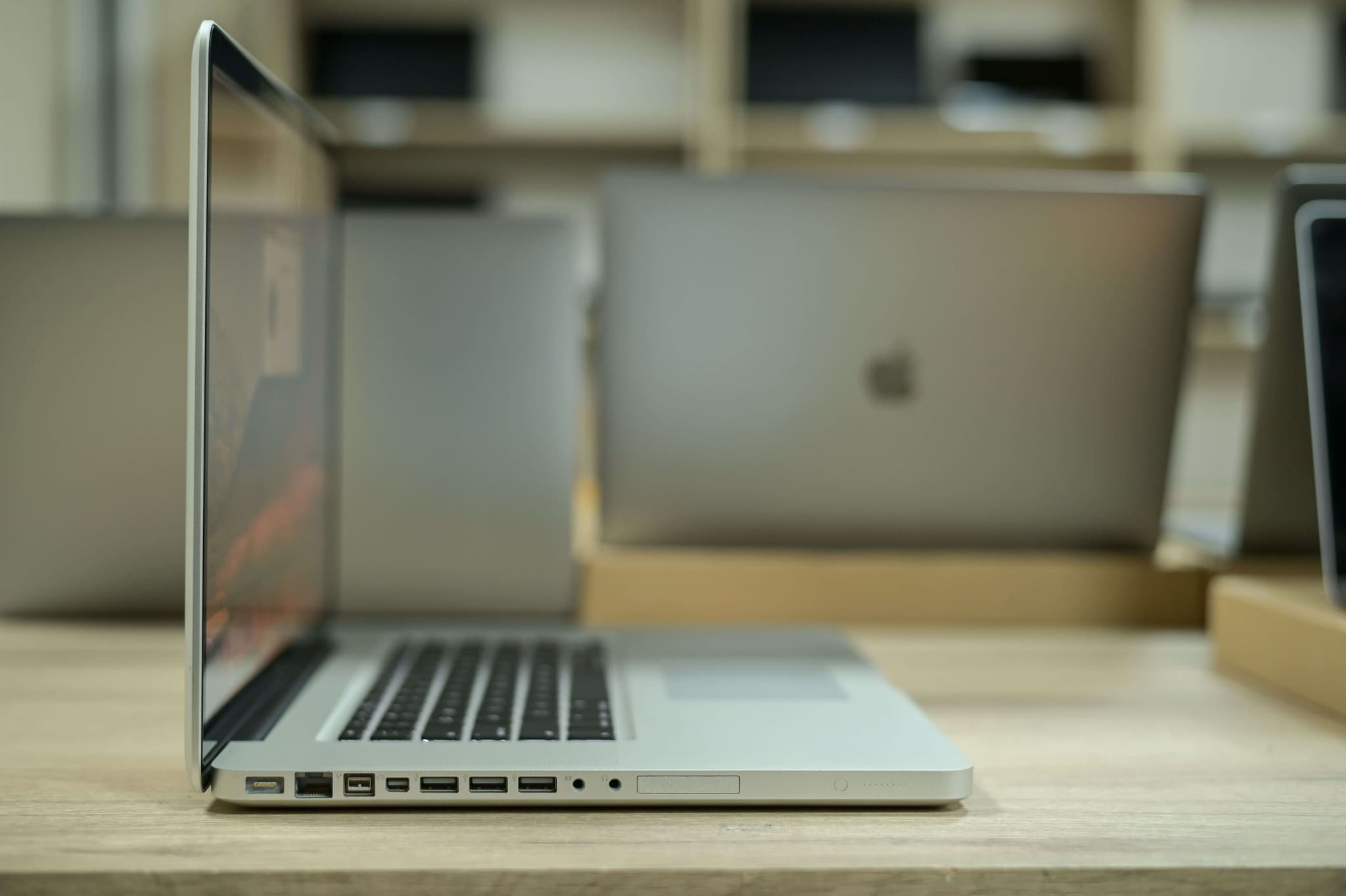 Apple Macbook Pro A1297 2010 image 2