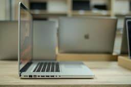 Apple Macbook Pro A1297 2010 image 2