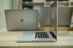 Apple Macbook Pro A1297 2010 image 4